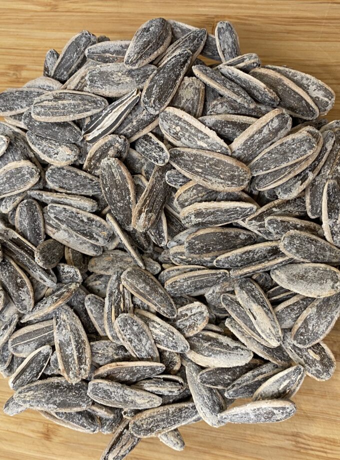 36 пачек жареных семечек подсолнечника ChaCha с солью, по 130 гр.