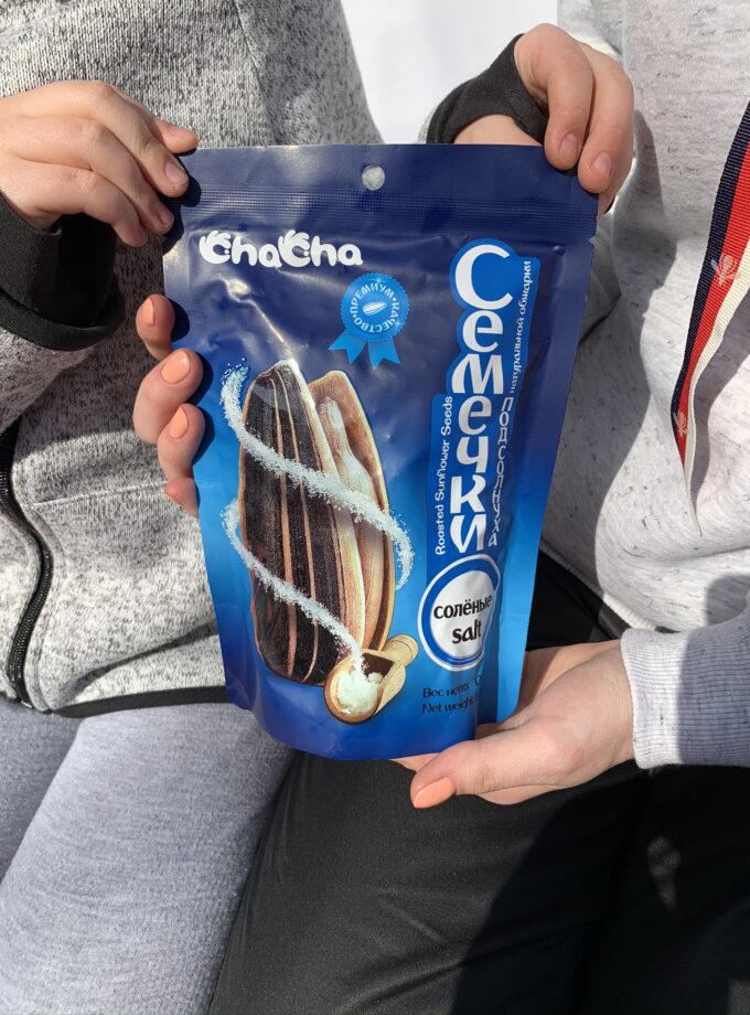 36 пачек жареных семечек подсолнечника ChaCha с солью, по 130 гр.